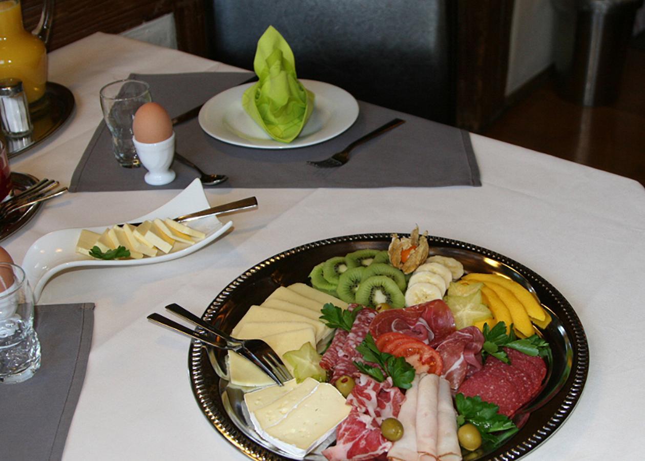 Hotel Garni Frohsinn Uttwil Bagian luar foto